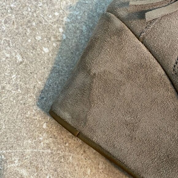 Toms Desert Taupe Beige Suede Croco Embossed Wedge Ankle Boots Women's 7 Zip Up - Picture 6 of 6